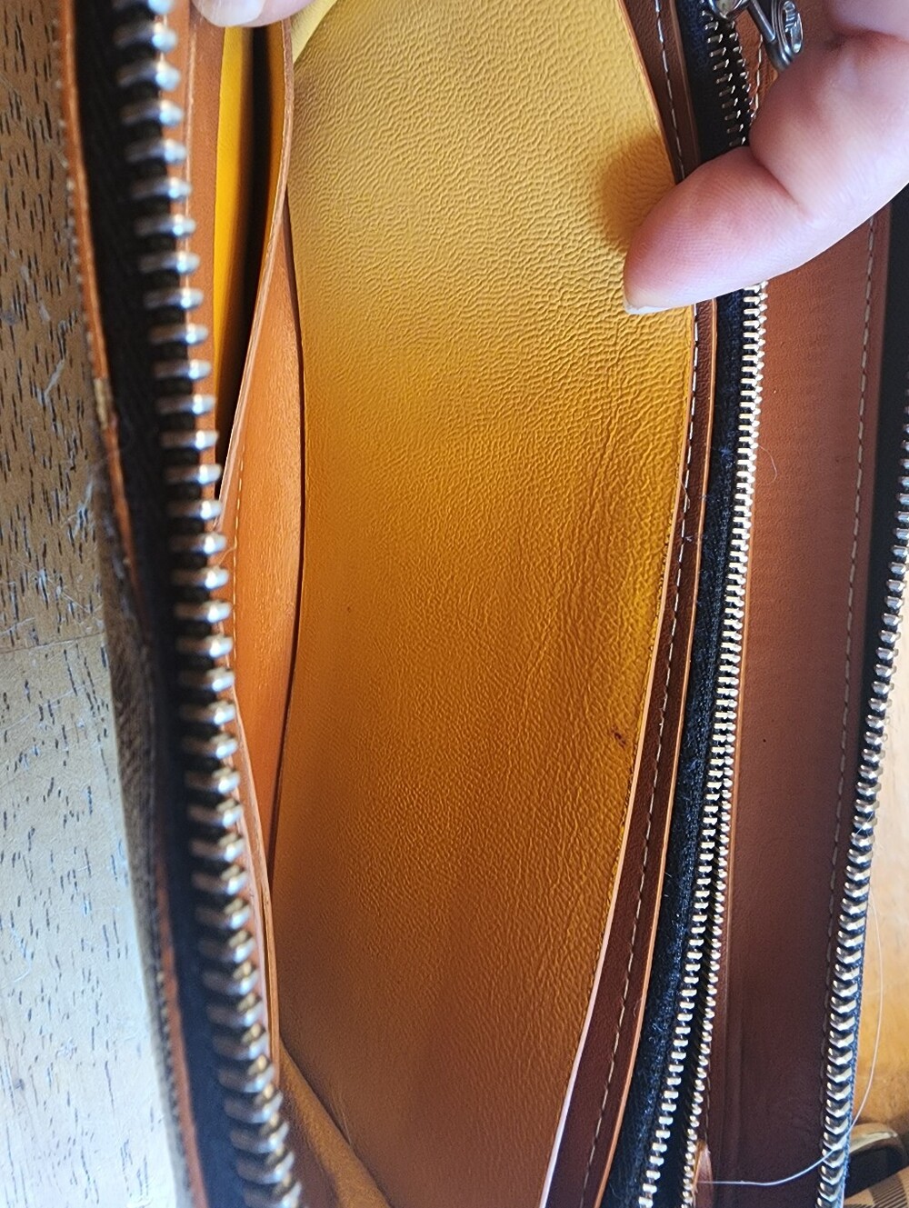 Goyard Matignon GM Wallet in Black and Tan Goyardine canvas with brown leather - Picture 15 of 16